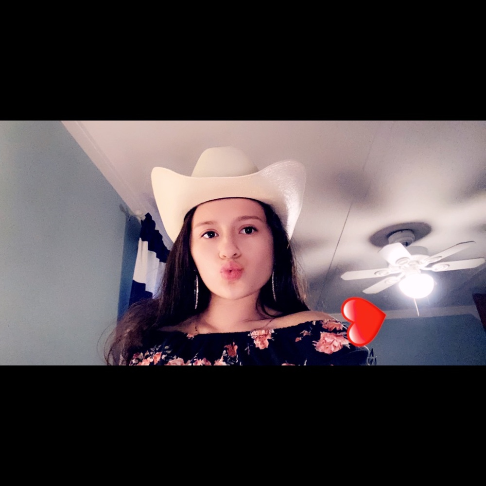 Meet your Posher, Yasmin